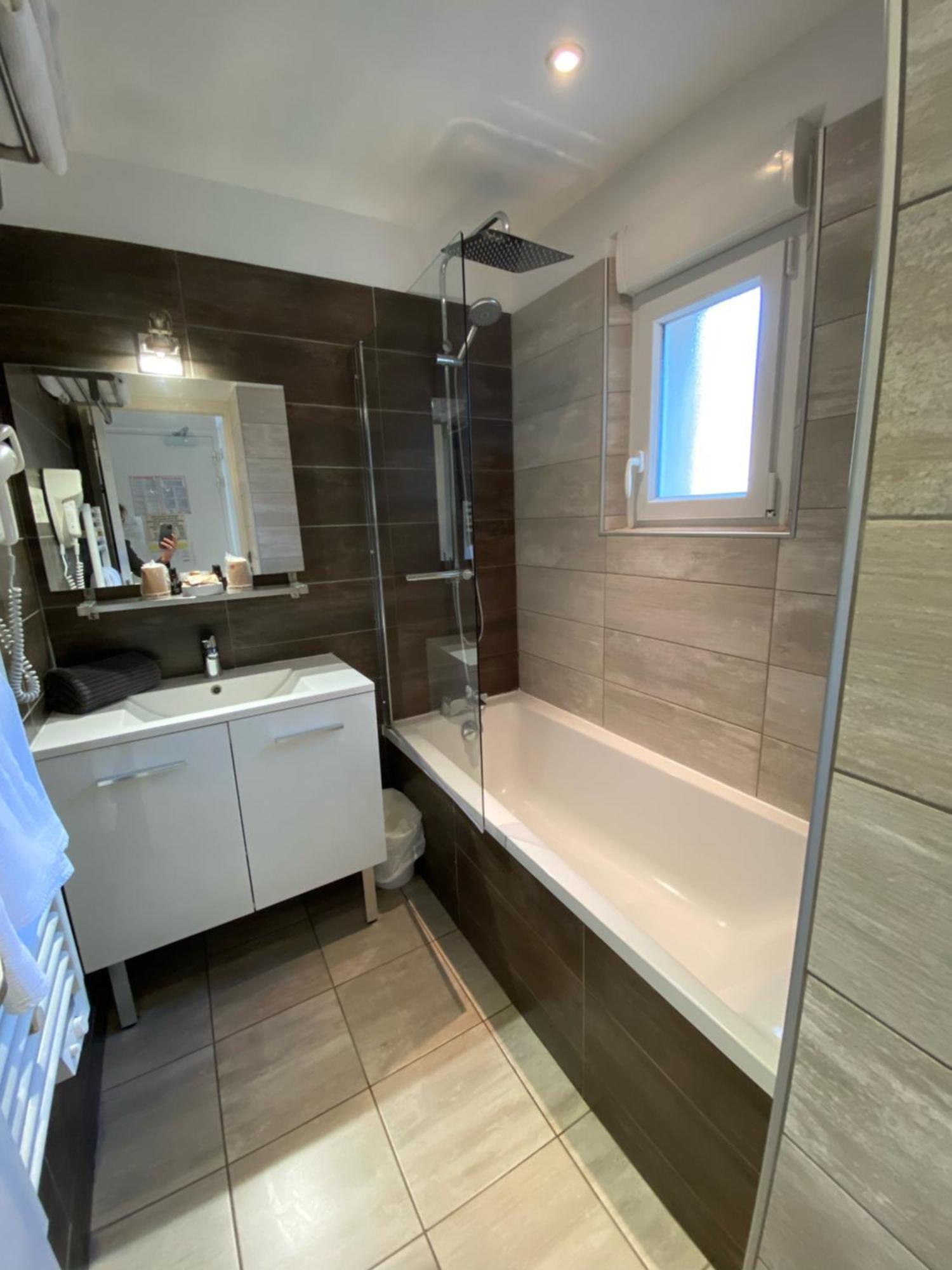La Glycine Hotel, Spa Et Bien-Etre Bénouville Eksteriør billede