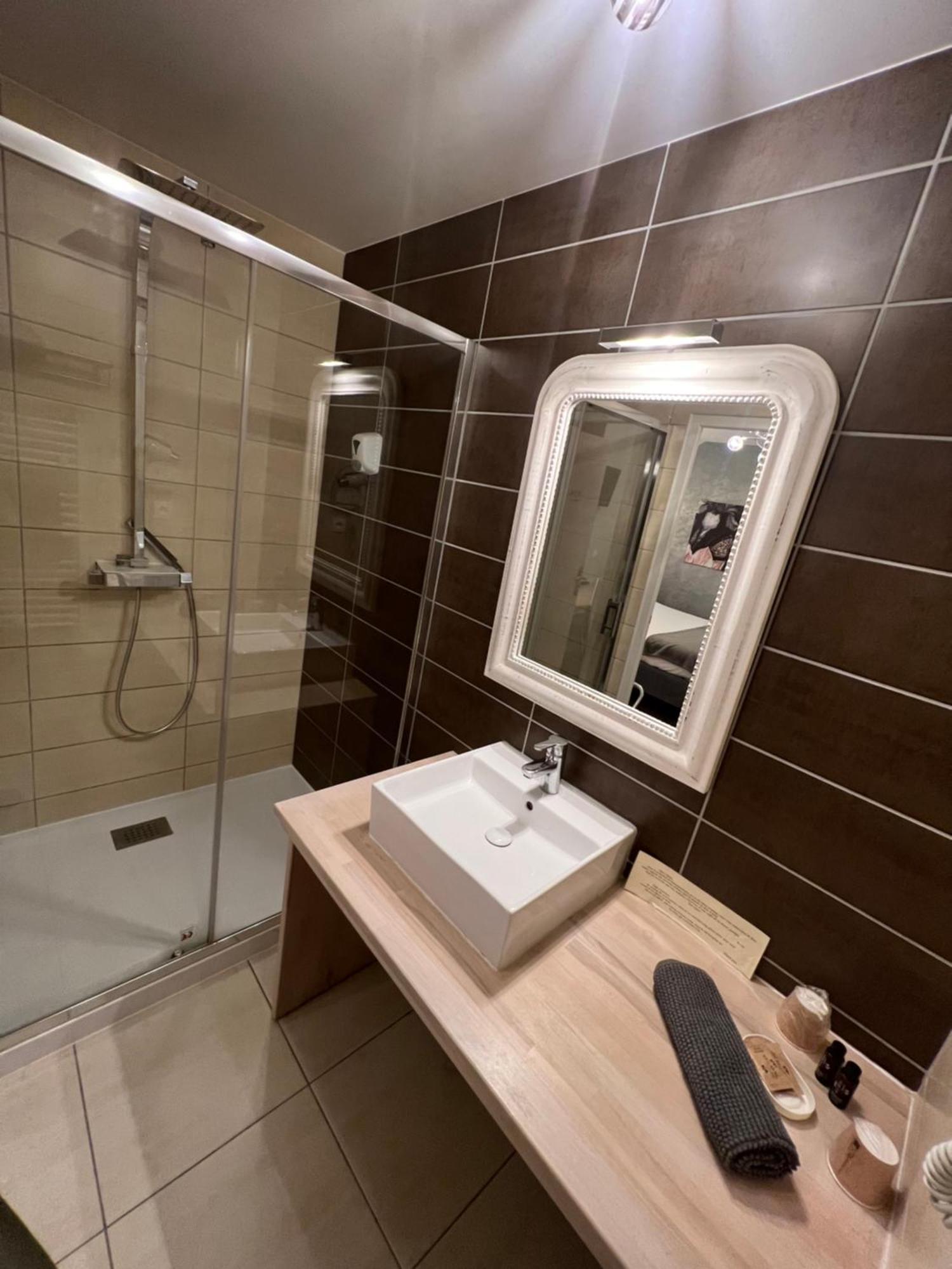 La Glycine Hotel, Spa Et Bien-Etre Bénouville Eksteriør billede