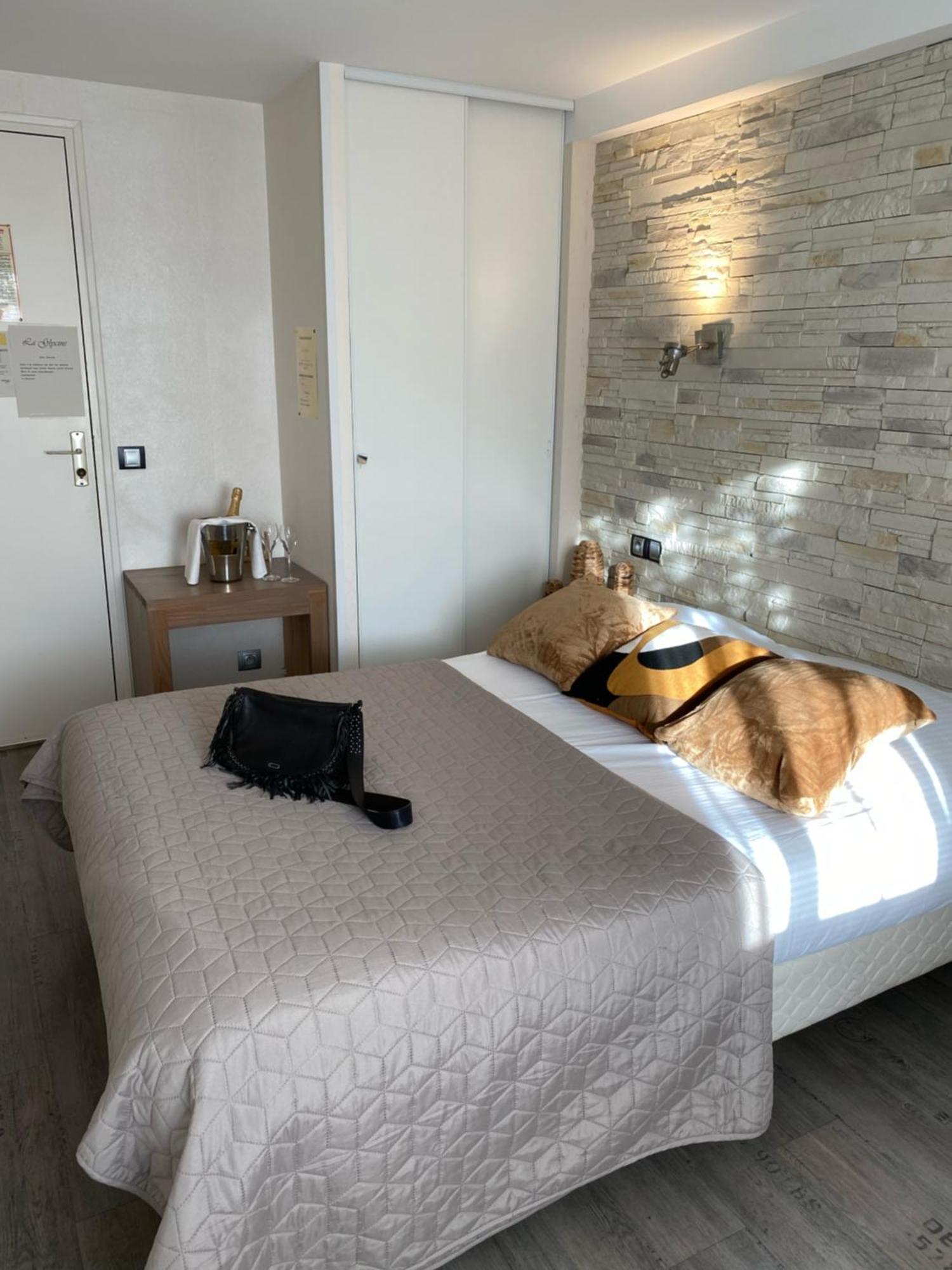 La Glycine Hotel, Spa Et Bien-Etre Bénouville Eksteriør billede
