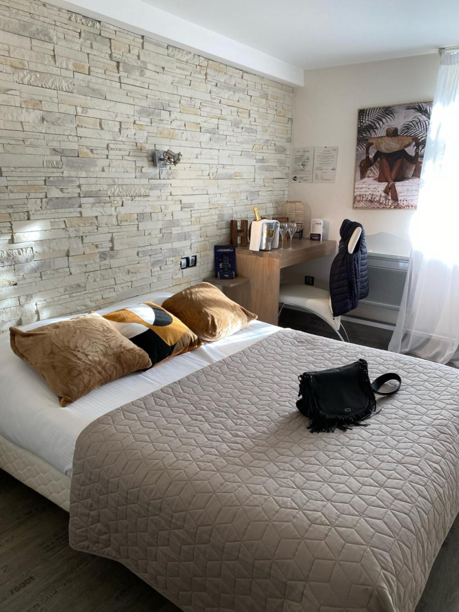 La Glycine Hotel, Spa Et Bien-Etre Bénouville Eksteriør billede